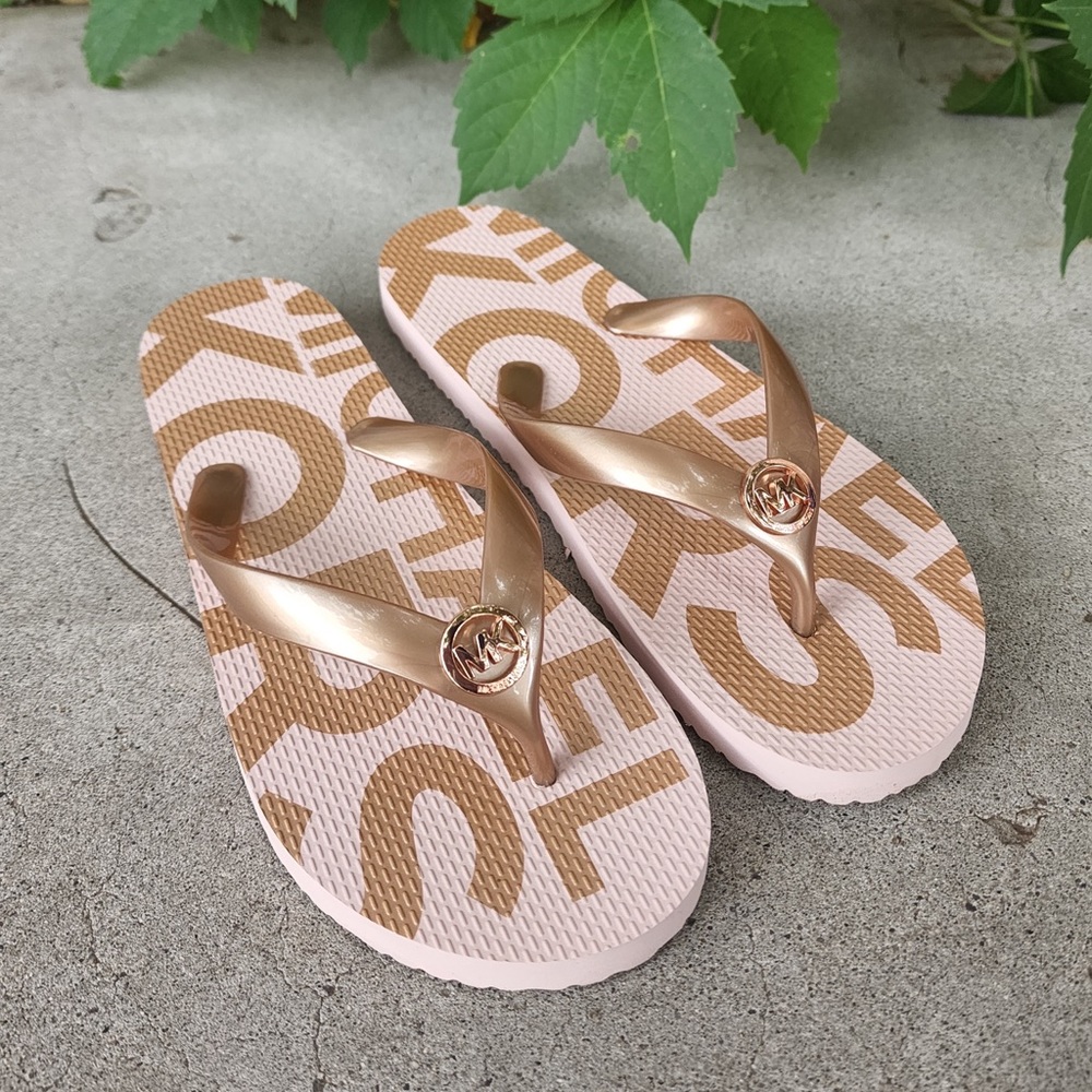 Michael Kors Womens Sandals Blush Pink/ Bronze. Size 8M